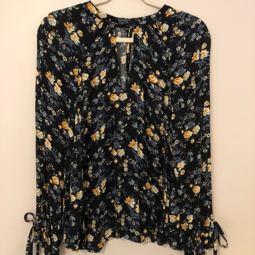 American Eagle floral long sleeve blouse